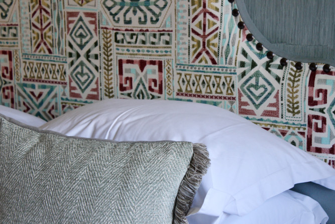 Refurbished Classic - Pillow & Headboard