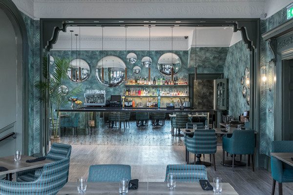 Lincombe hotel bar