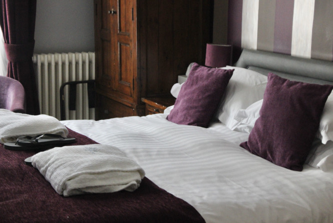 Room 32 (cc)