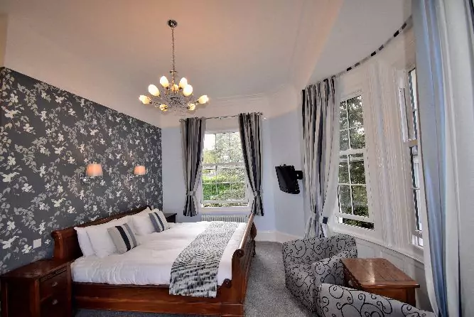 Room 9 b
