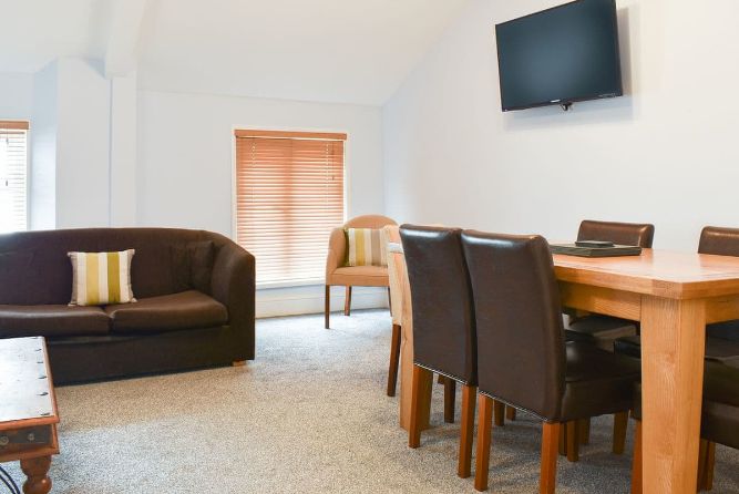 Apt 2 - Lounge & Dining a